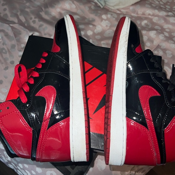Jordan 1 Patent Bred Leather - Picture 3 of 8